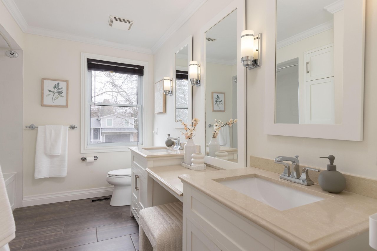 4456 Hawthorne Drive, Burlington, ON L7L 1G5