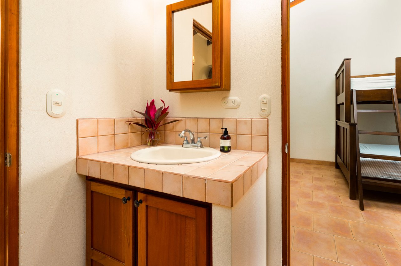 OCEAN AND MOUNTAIN VIEW 3 BEDROOM HOME WITH POOL IN LAGUNAS