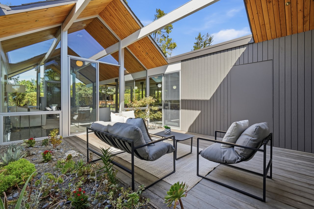 1109 Lorne WAY