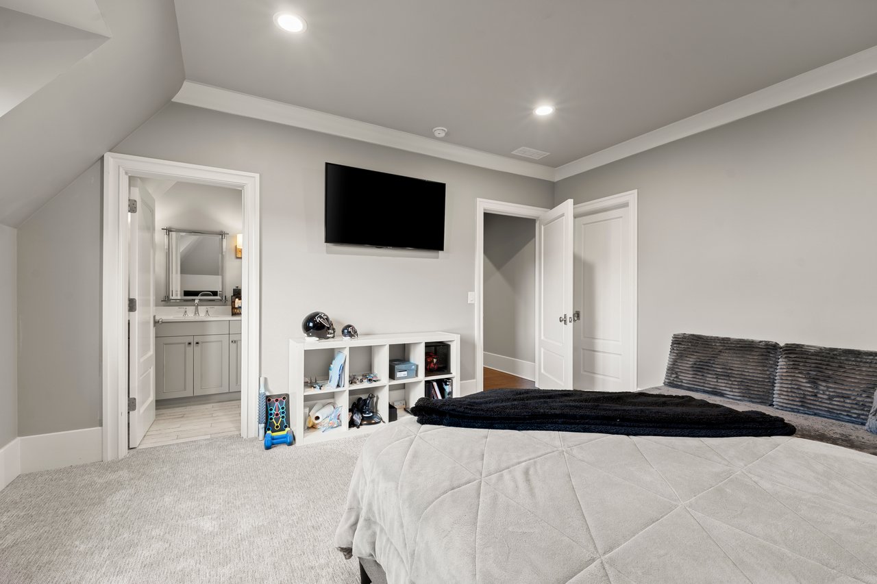  10160 Cedar Ridge Drive