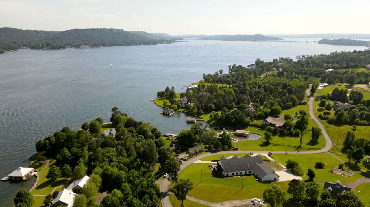 2195 Buck Island Drive, Guntersville, AL