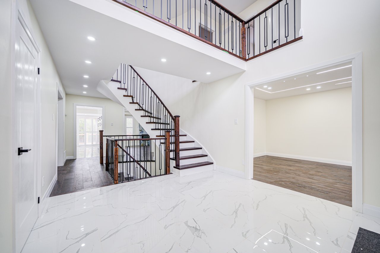 1126 Berkshire Crt