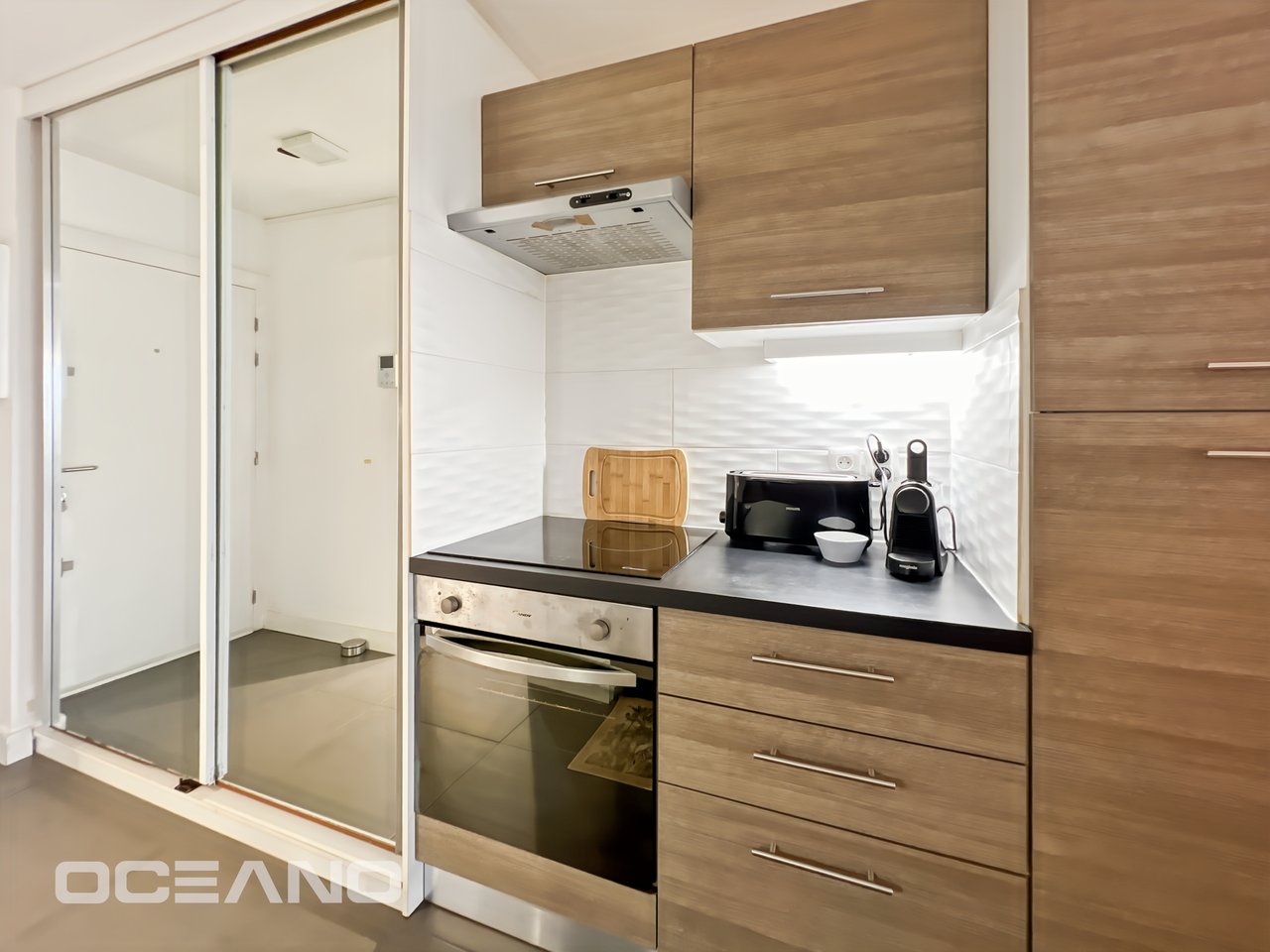 Sea View Apartment with Terrace & Pool