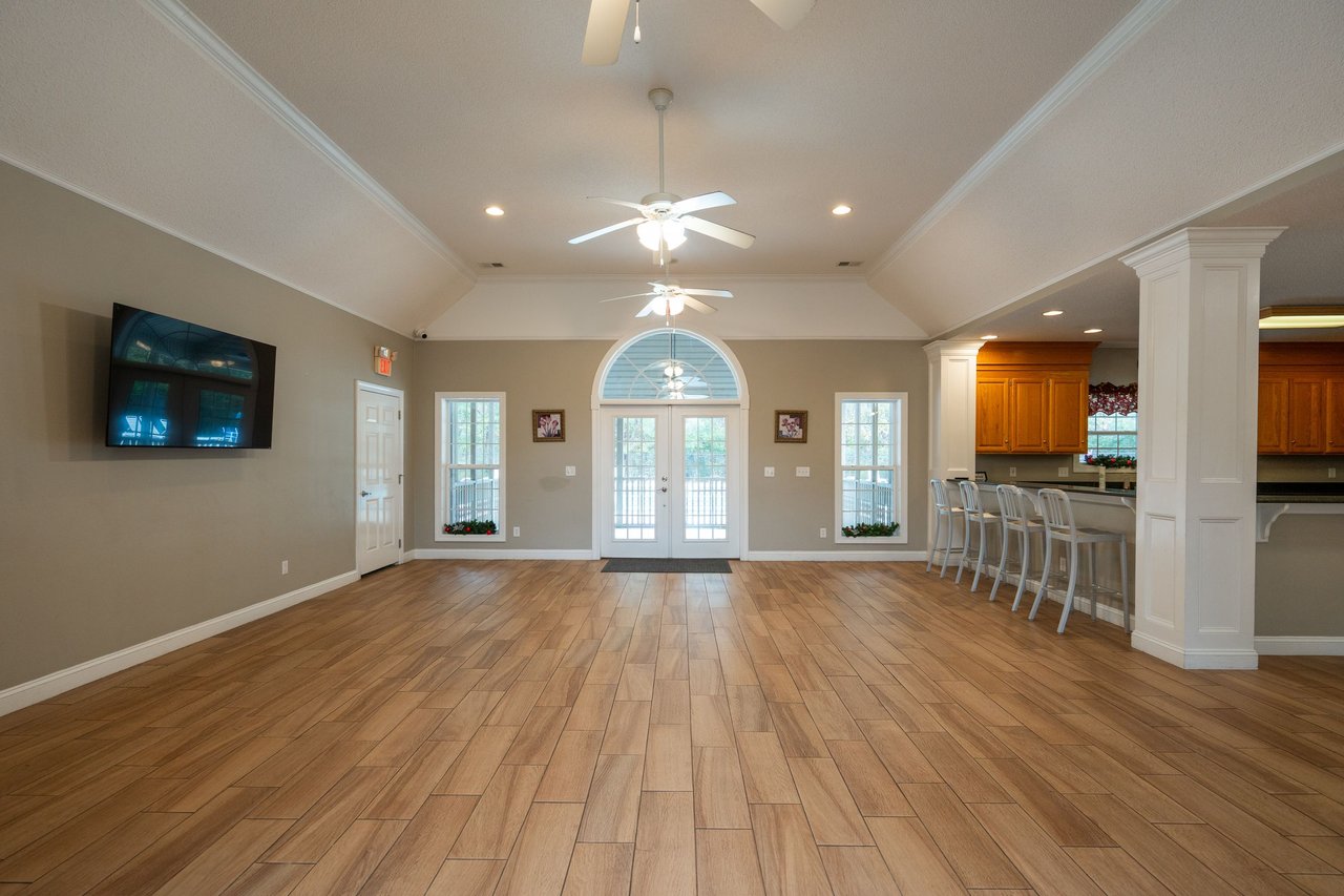 5516 Crescent View Dr