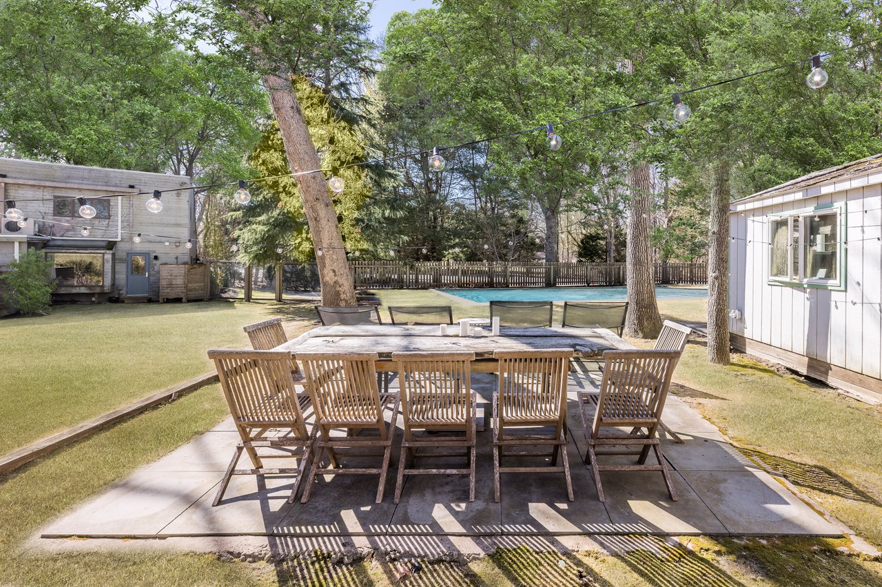  33 Robins Way, East Hampton