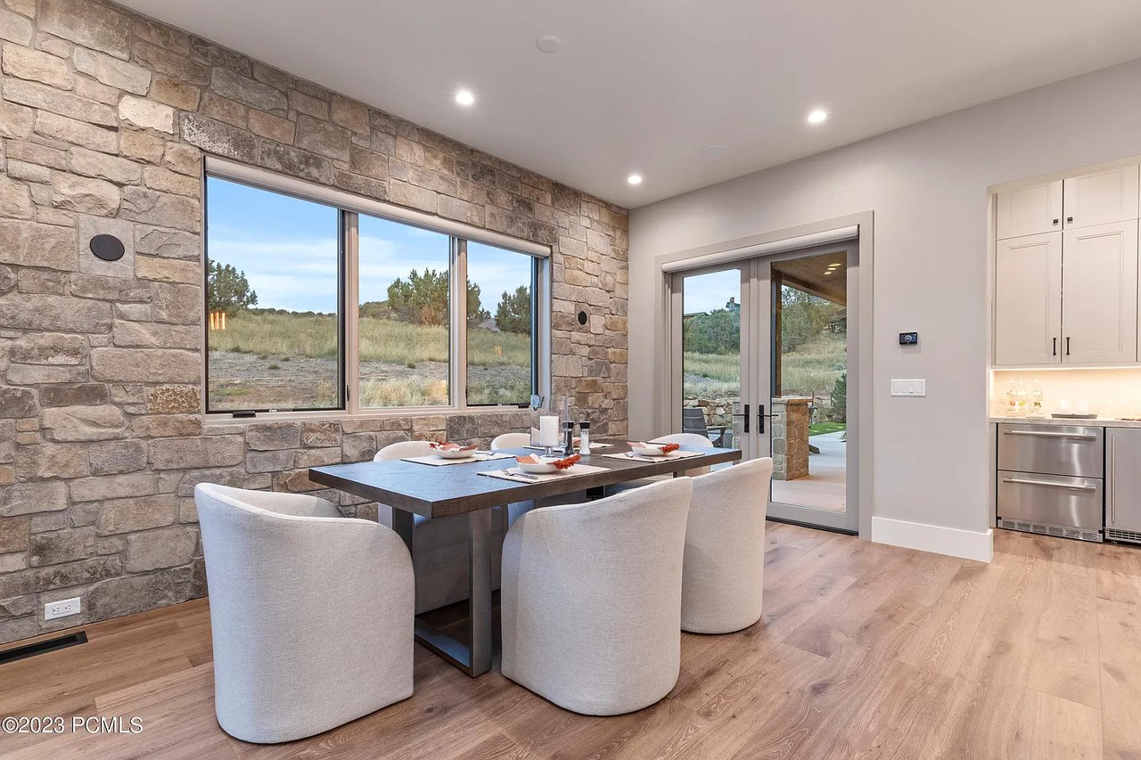 2381 E Copper Belt Way