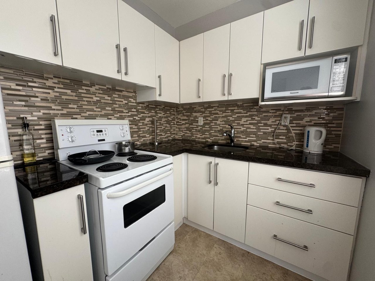 1112 Avenue Road 102