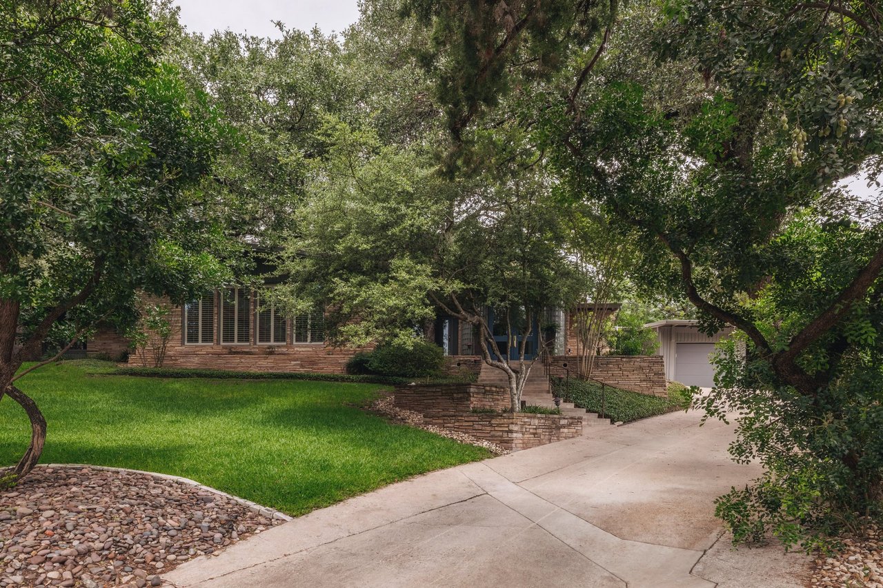 3304 Cherry Tree Circle