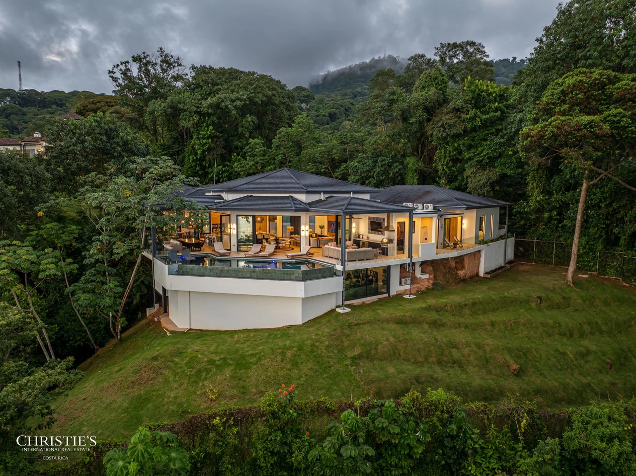 Majestic Cliff Residence Showcasing Spectacular Whitewater Views