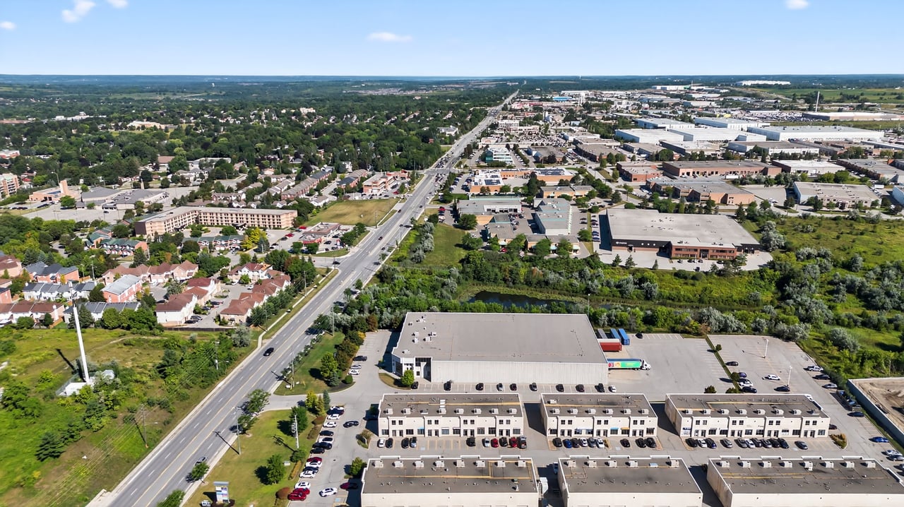 5 - 16945 Leslie St, Newmarket