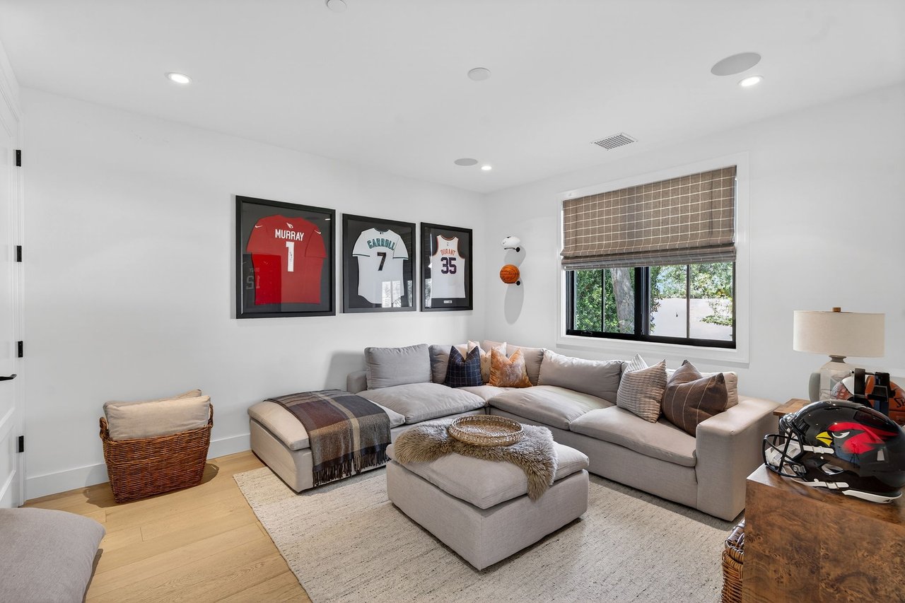 5217 E CALLE REDONDA