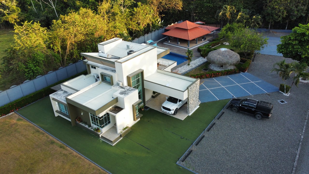 Beautiful house in Residencial Palmas del Sol | Tranquility and style