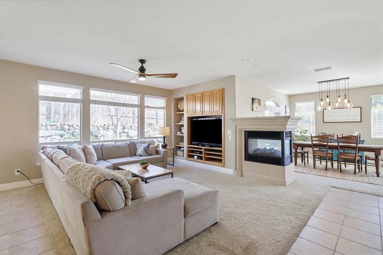2200 Red Hawk Ct