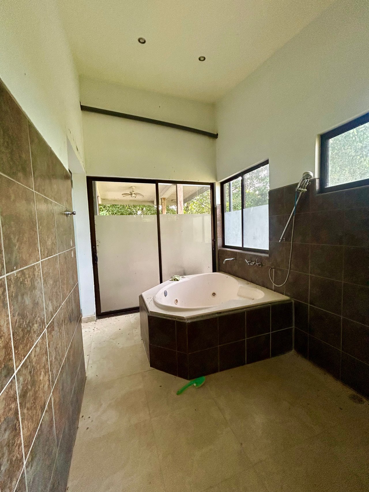 Fixer-Upper Home with an studio Office in Palmar Norte on a 4-Hectare Property