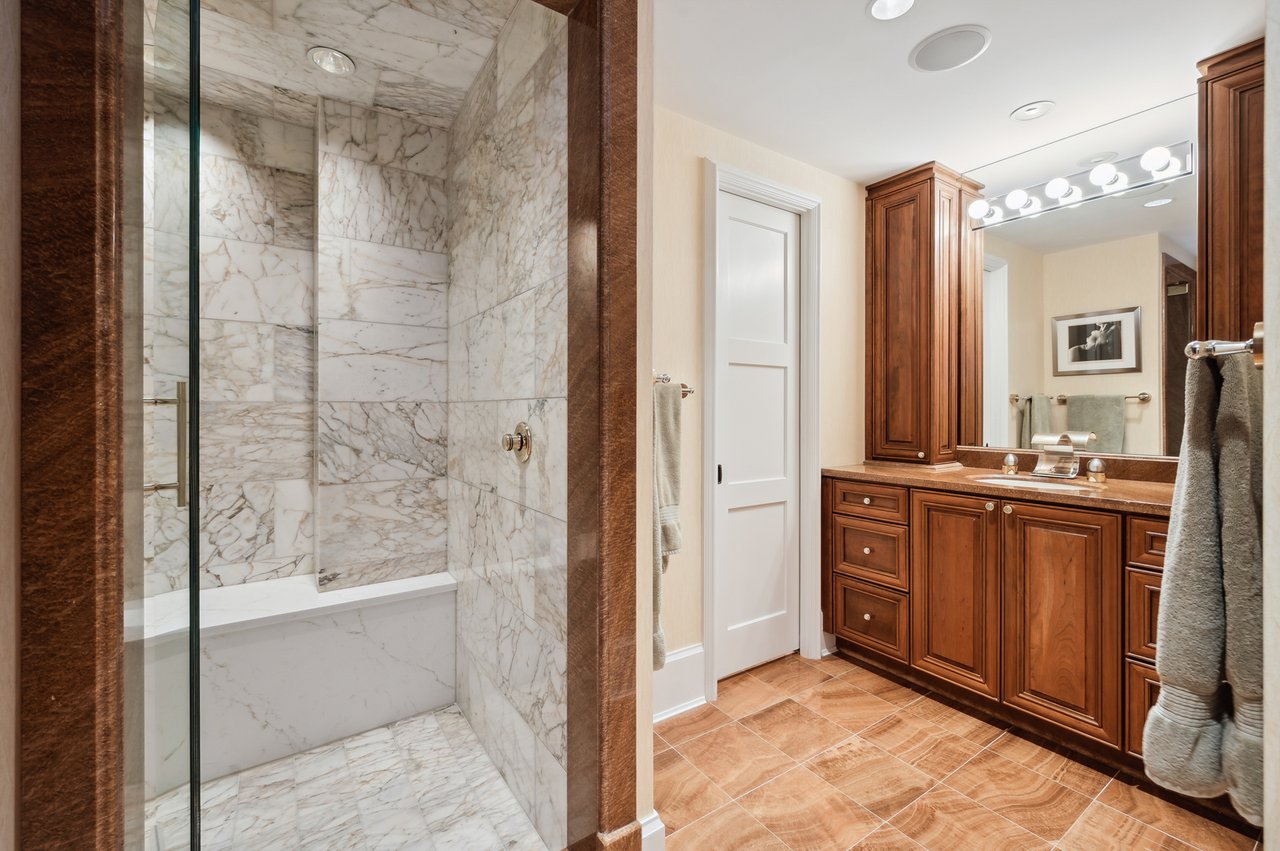 180 East Pearson Unit: 5902