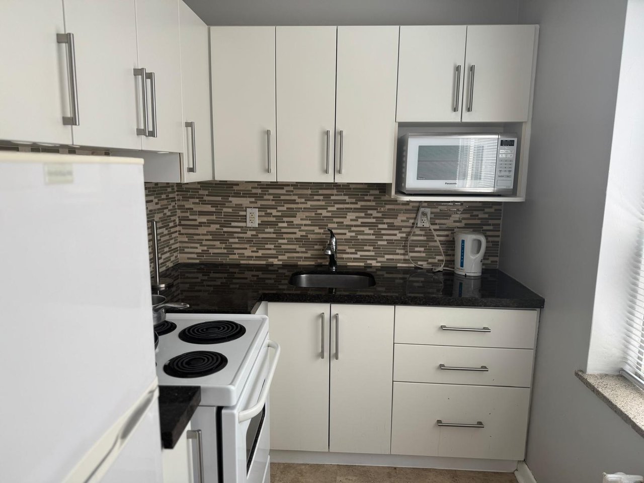 1112 Avenue Road 102