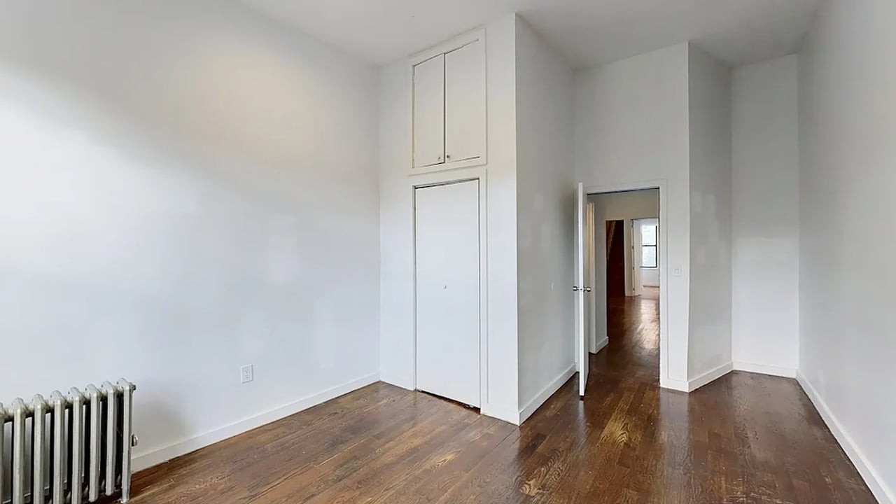 886 Franklin Ave 2R