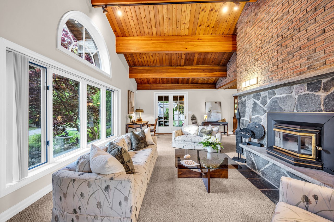 2360 8 Side Road, Burlington