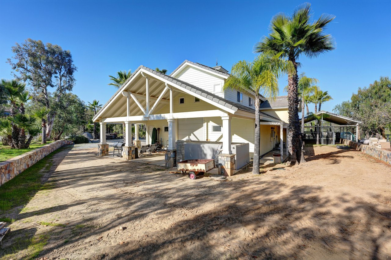 40801 Avenida La Cresta