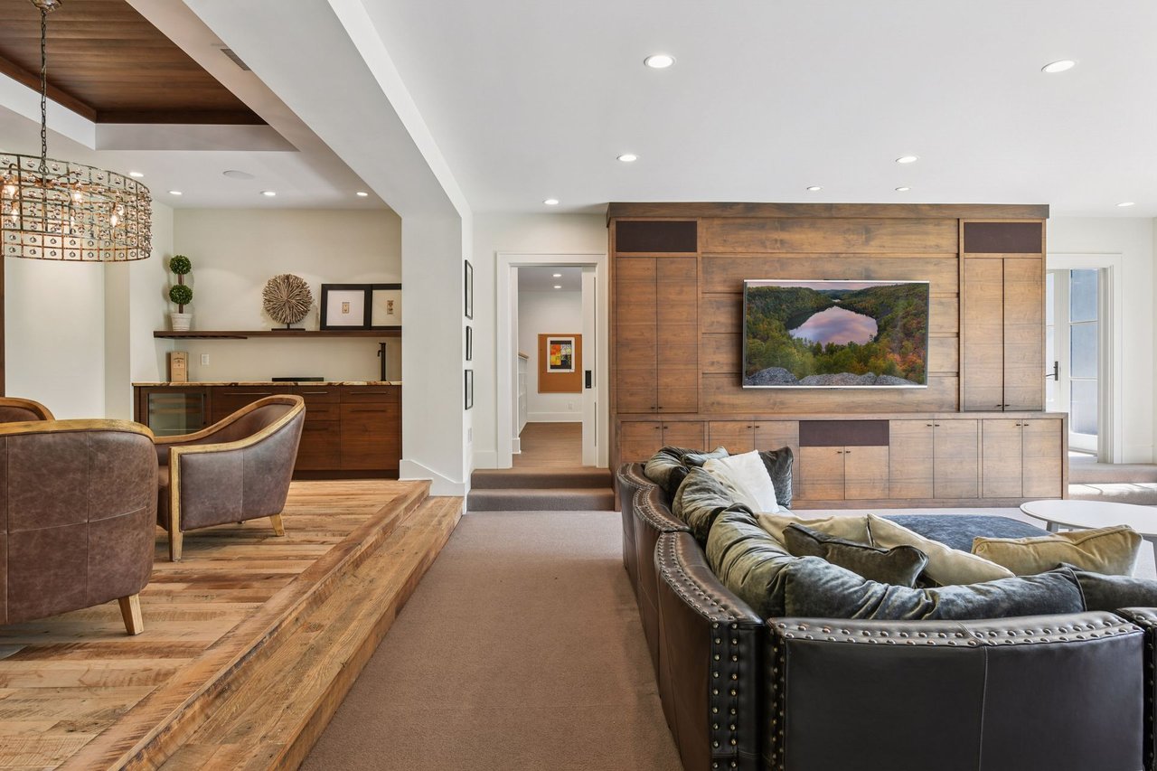 8 Circle W, Edina