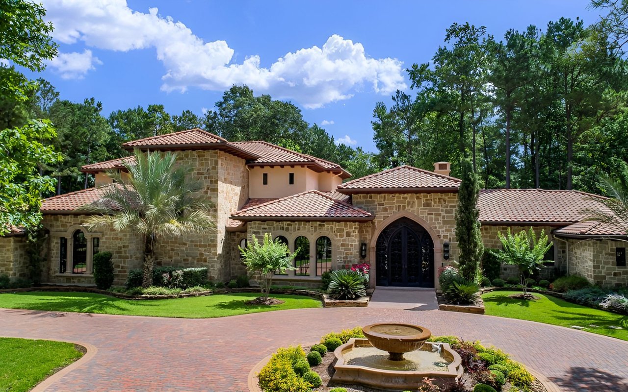 11 Congressional Circle, The Woodlands, Texas 77389