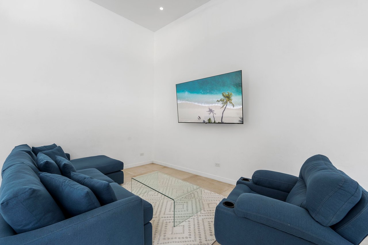 Castillo Blanco | Modern 4-Bedroom Home with Saltwater Pool – Walk to the Beach in Surfside, Playa Potrero