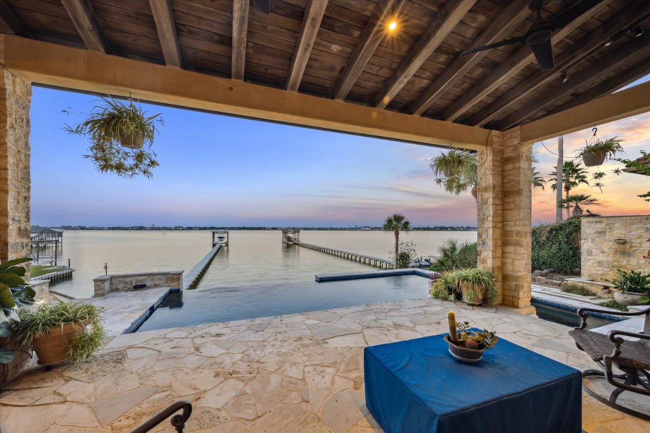 1 Waterford Oaks Lane