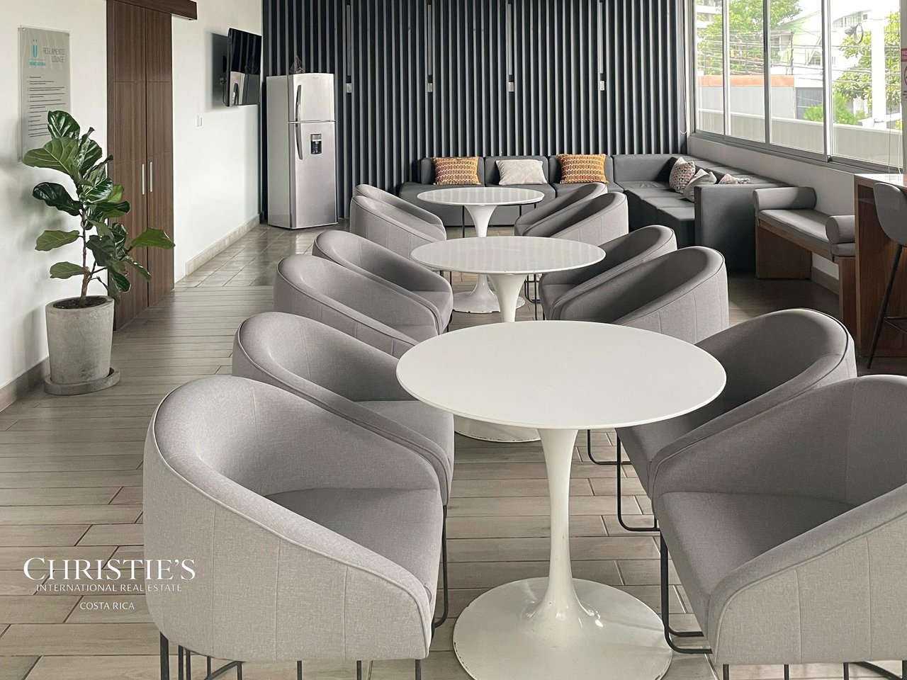 Contemporary 15th Floor Residence at U Nunciatura – Rohrmoser