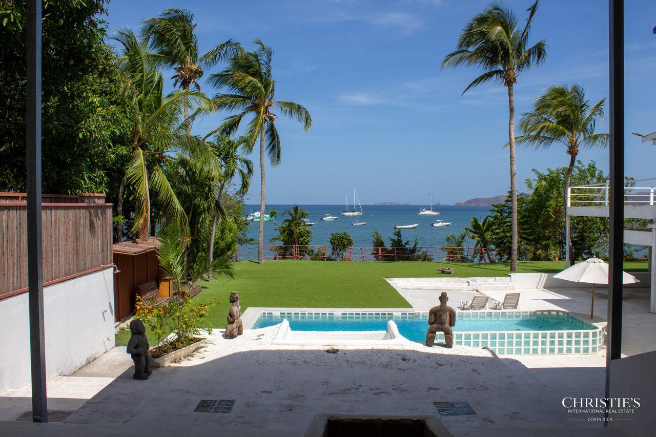 La Mansión Surfside & Beach Club