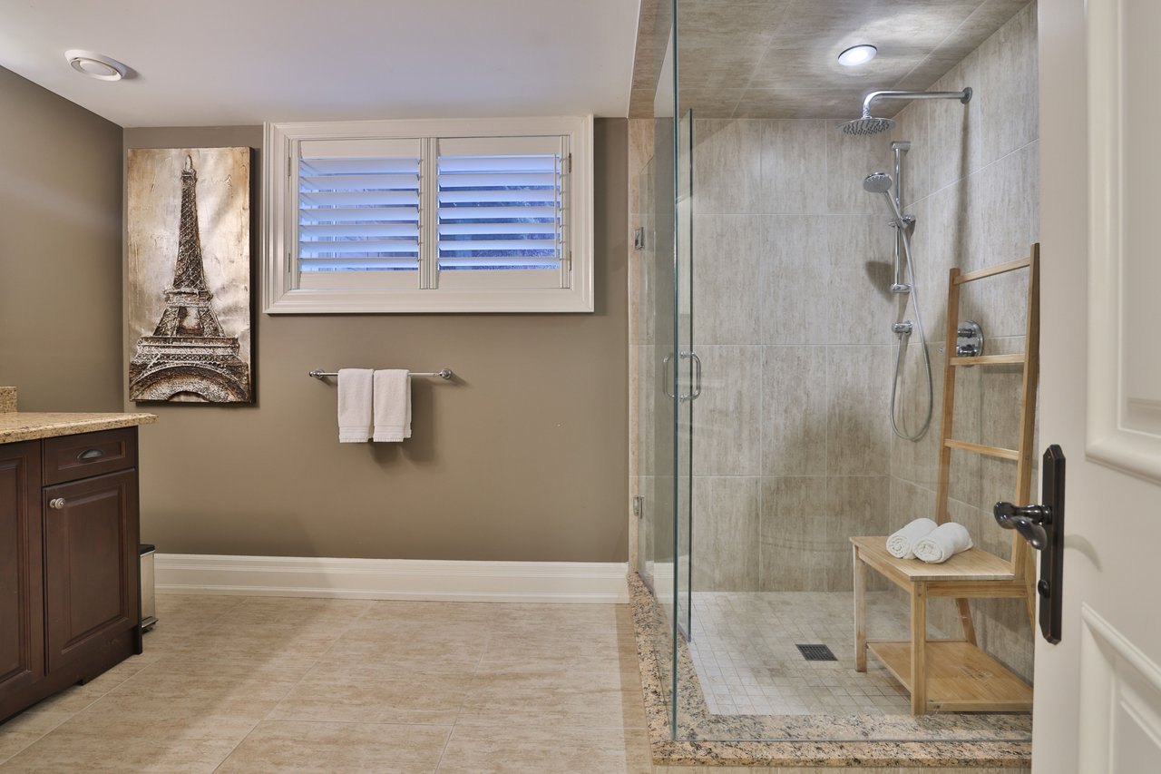 390 Seaton Drive, Oakville