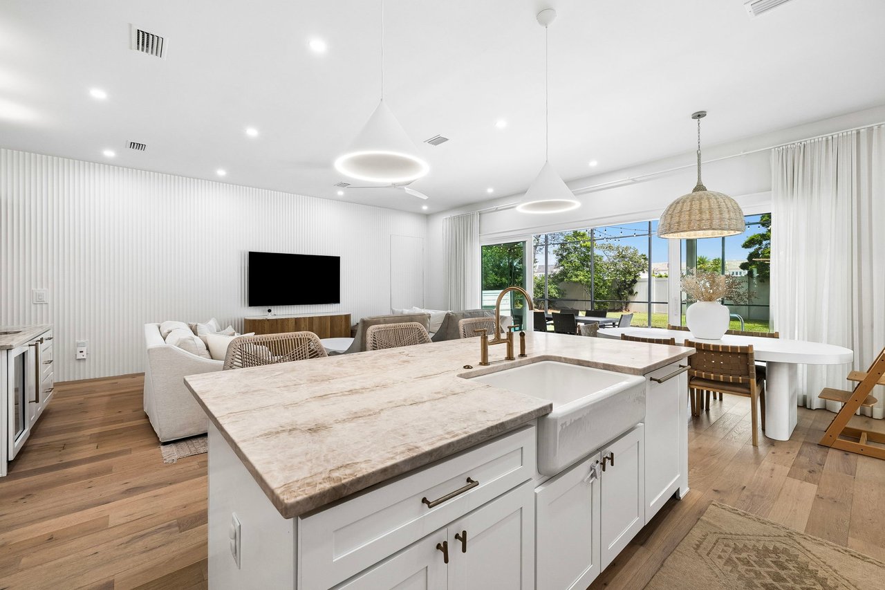 The Sand Cliffs Coastal Retreat
