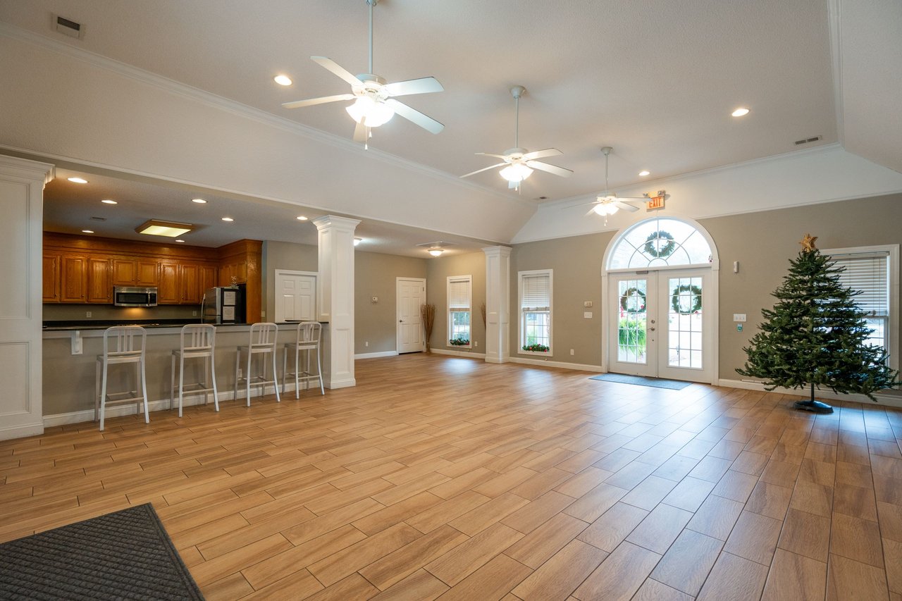 5516 Crescent View Dr