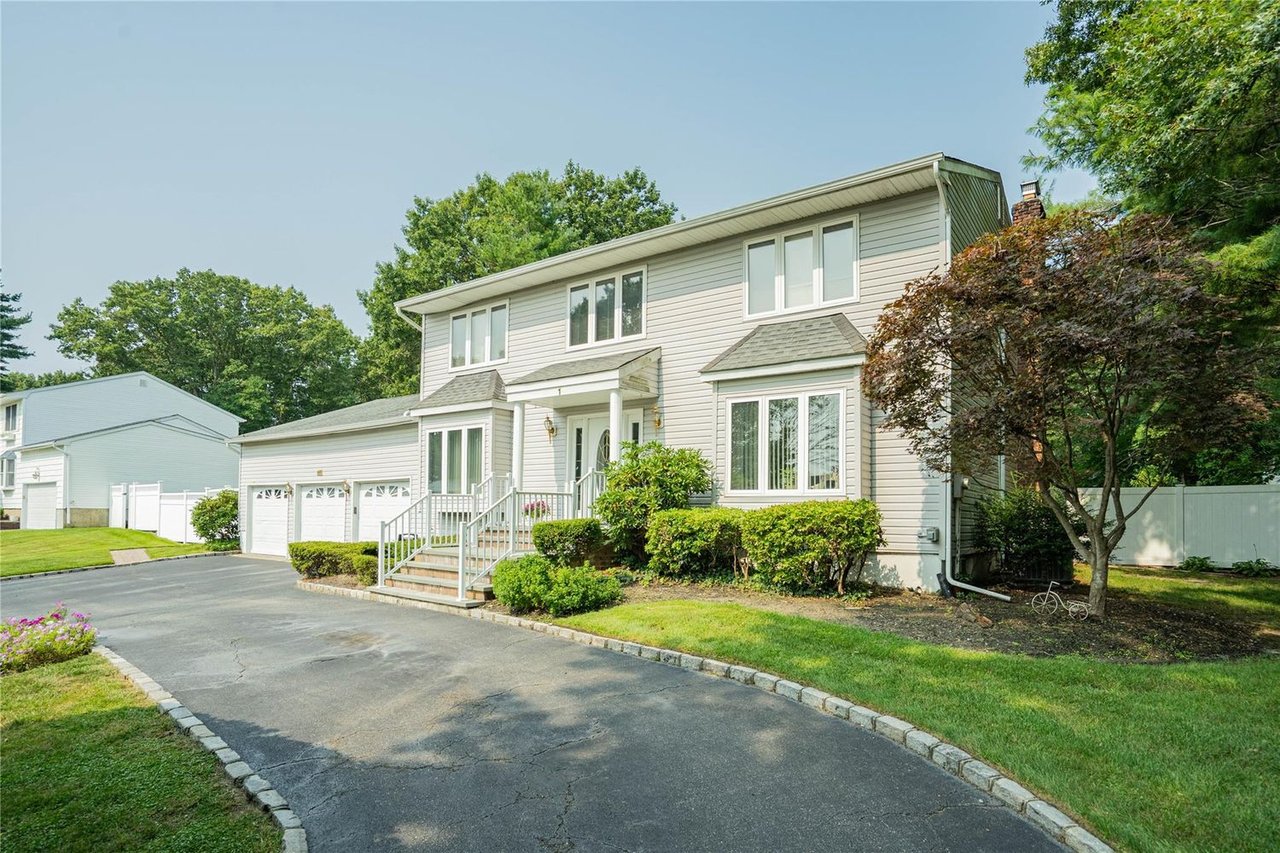 1 Stonehurst Ln