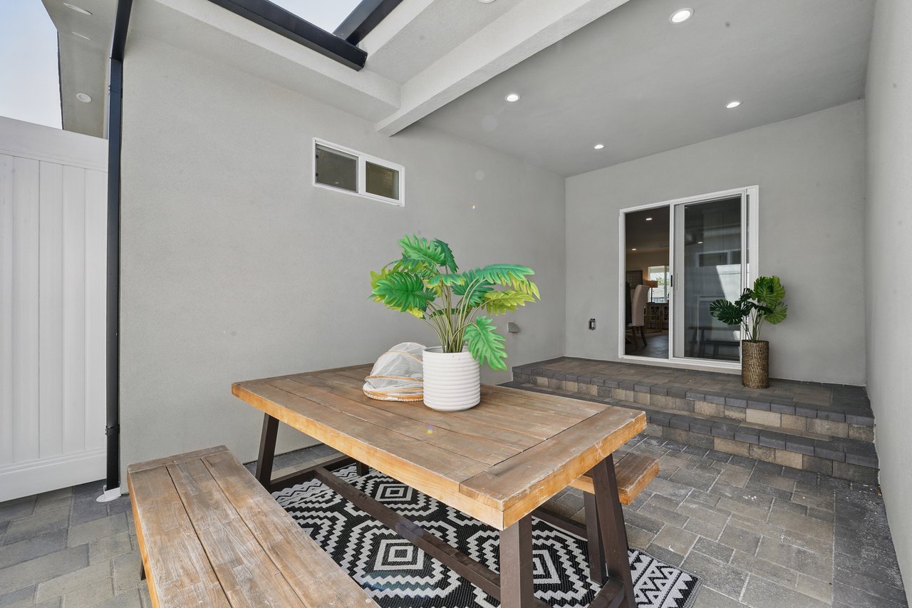 4 Units in North Hollywood