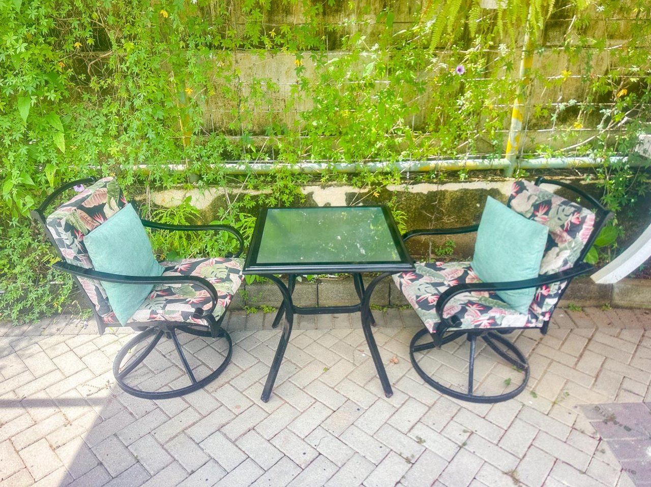 Resort-Hotel for Sale in Uvita – 12 Two-Bedroom Apartments & Pool