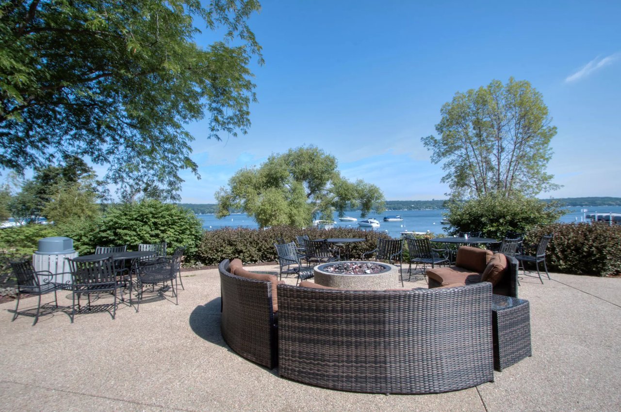 158 Abbey Springs Dr