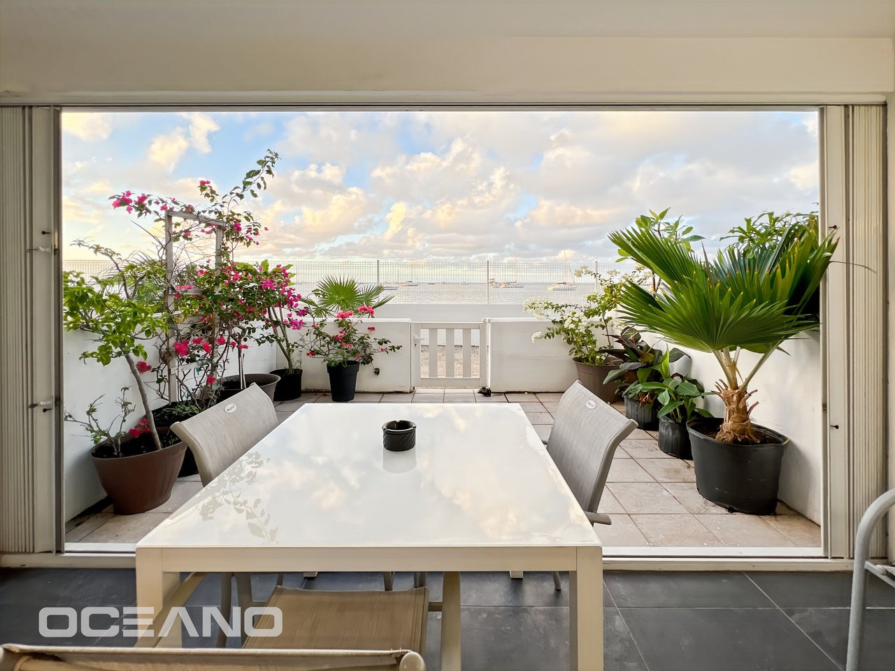 Sea View Apartment with Terrace & Pool