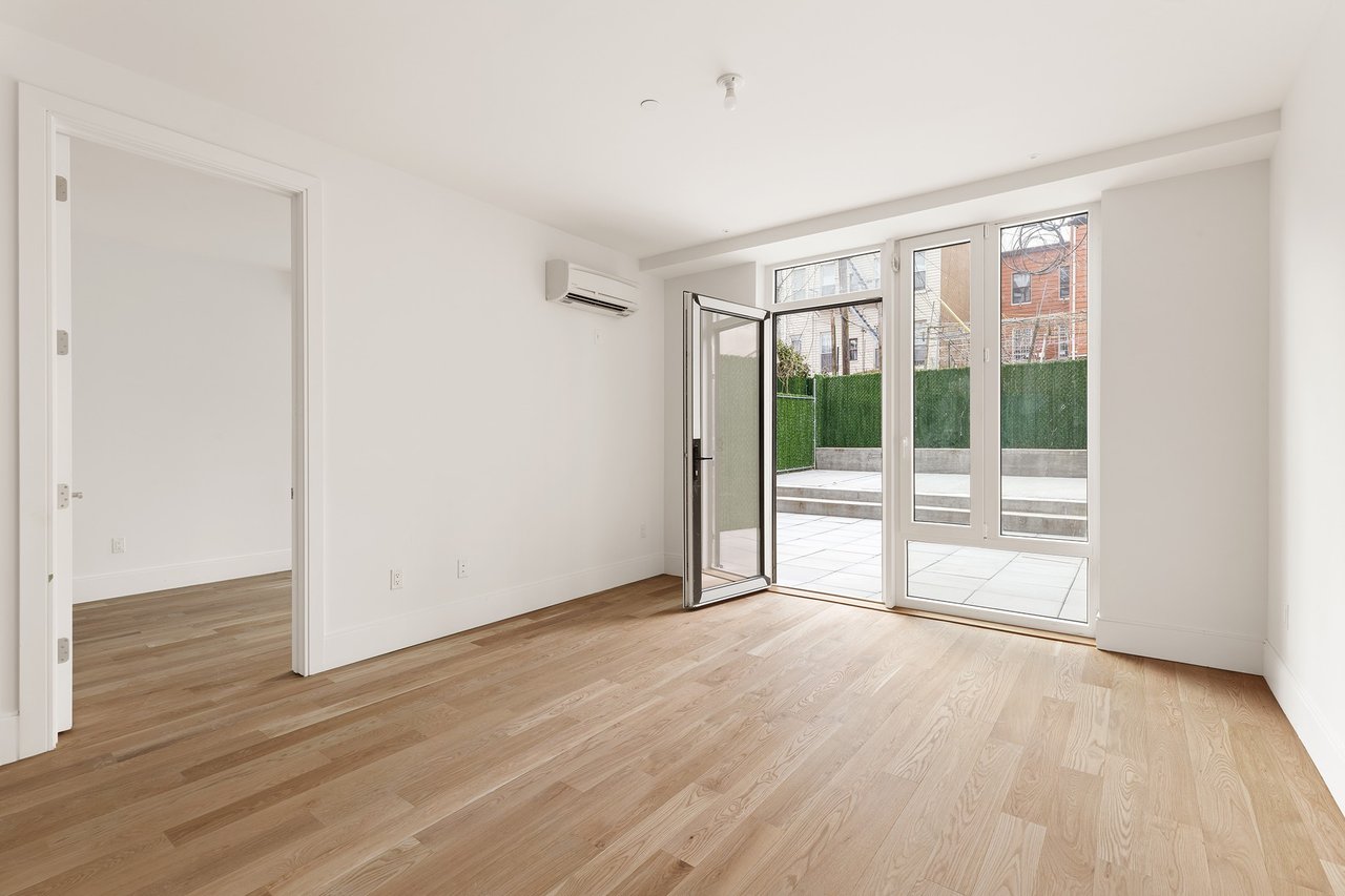 183 MCGUINNESS Boulevard 1D
