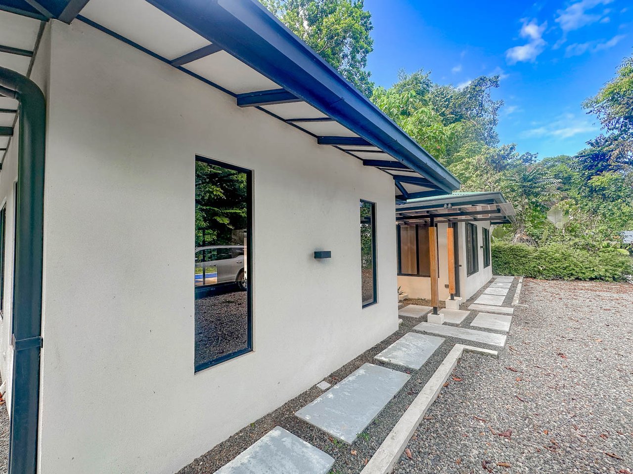 Rainforest Home with River, Jungle Trails & Pool in Ojochal