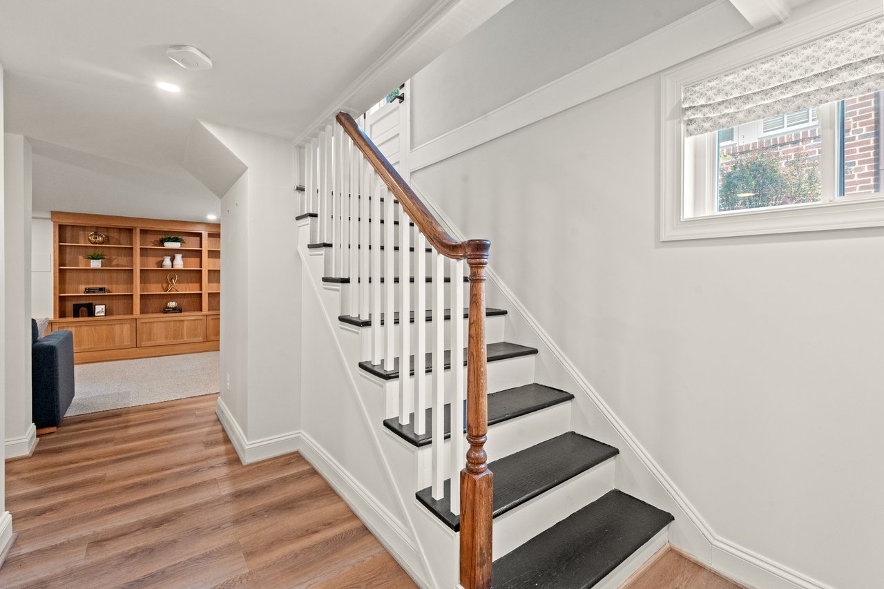 21 W Oak Street