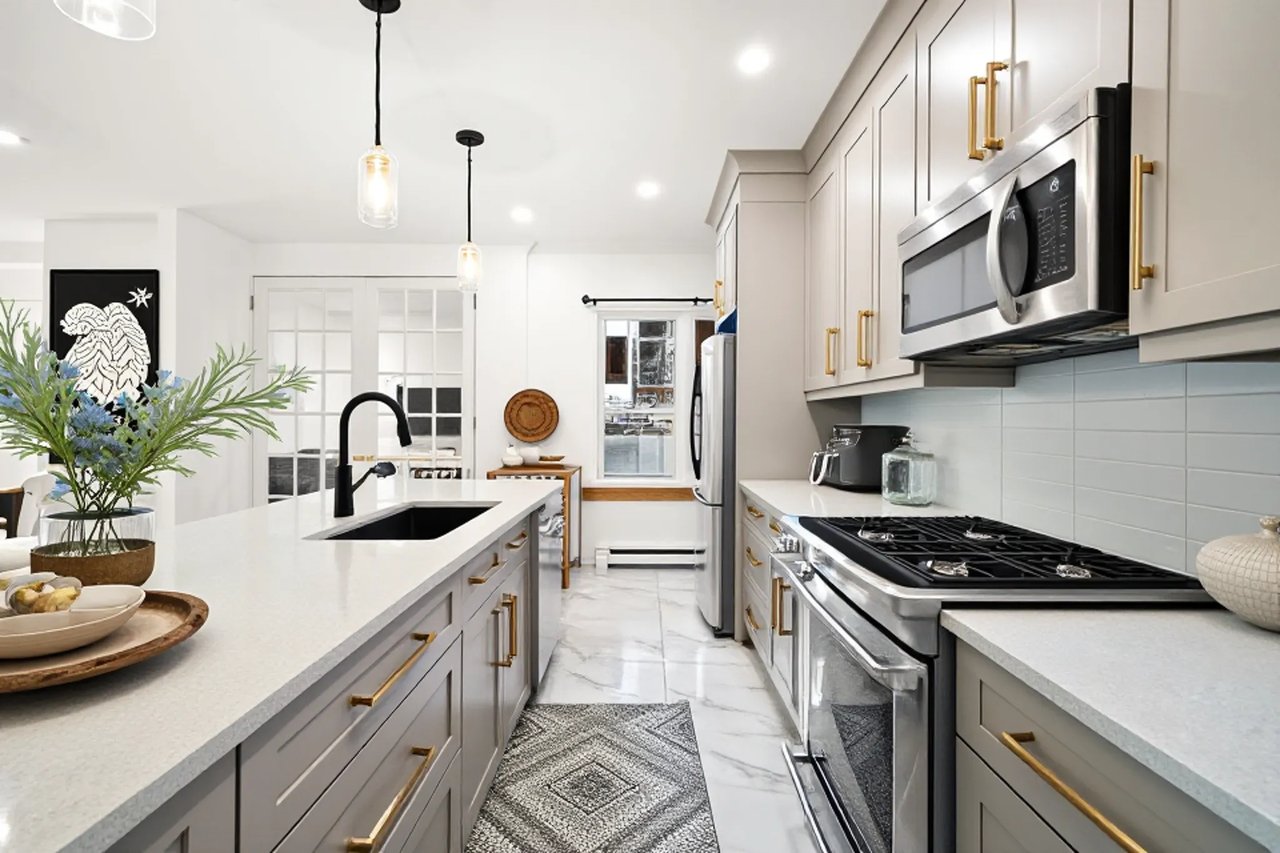 Location meublée de luxe dans le Vieux-Montréal – 699 St-Maurice | 4 995 $/mois