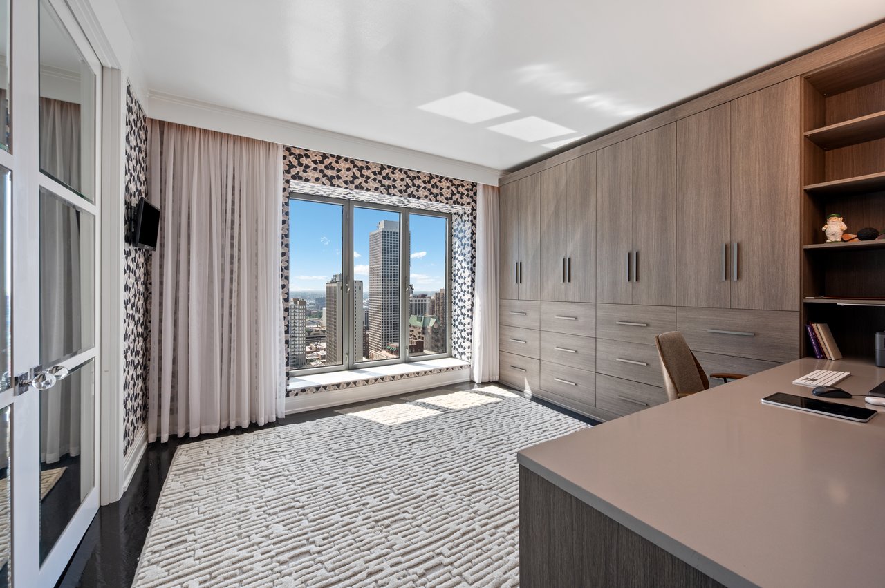 950 N Michigan Ave #2704