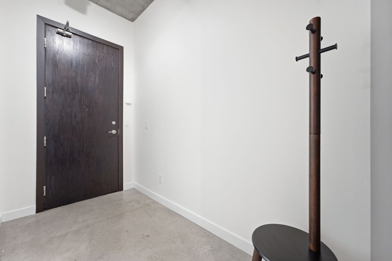 19 Brant St 204