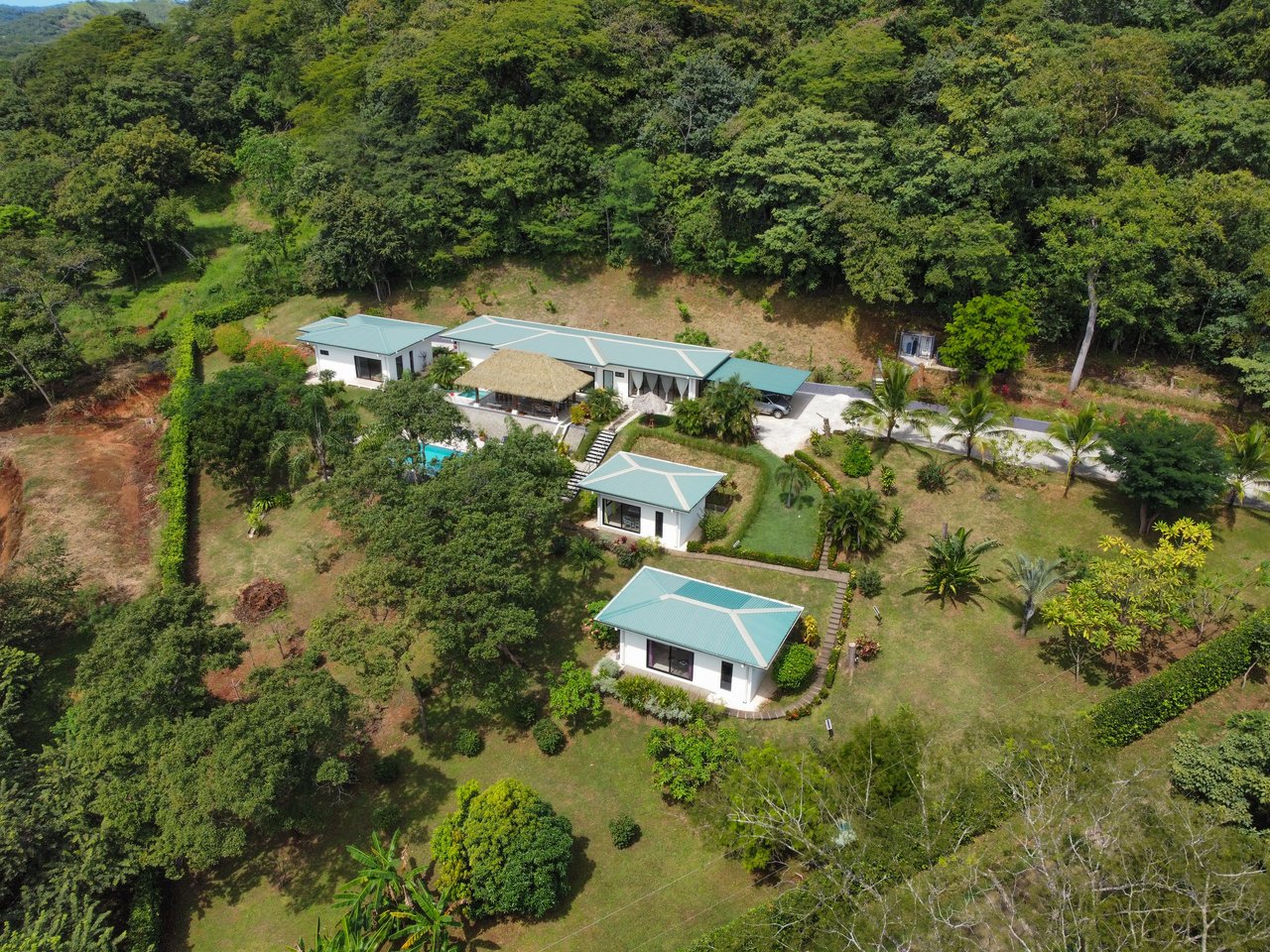 Mimi Lodge | Luxurious Mountain Retreat on 1.5 Acres Just 20 Minutes from Tamarindo