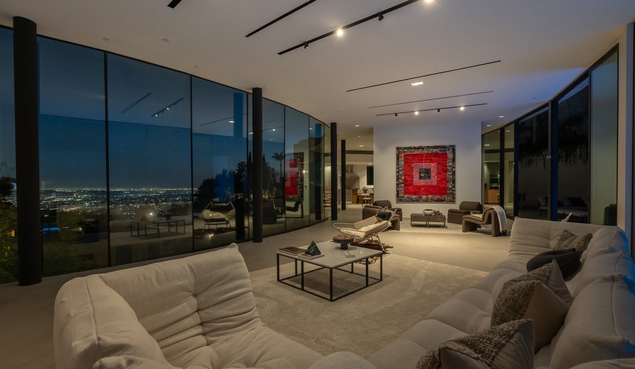 9277 Thrush Way, Sunset Strip