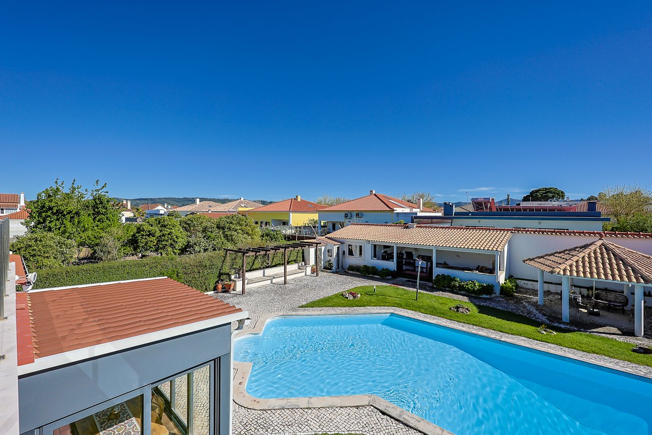 Exclusive 4,000 m² Estate in Azeitão with Tennis Court, Spa & Approved Development Project