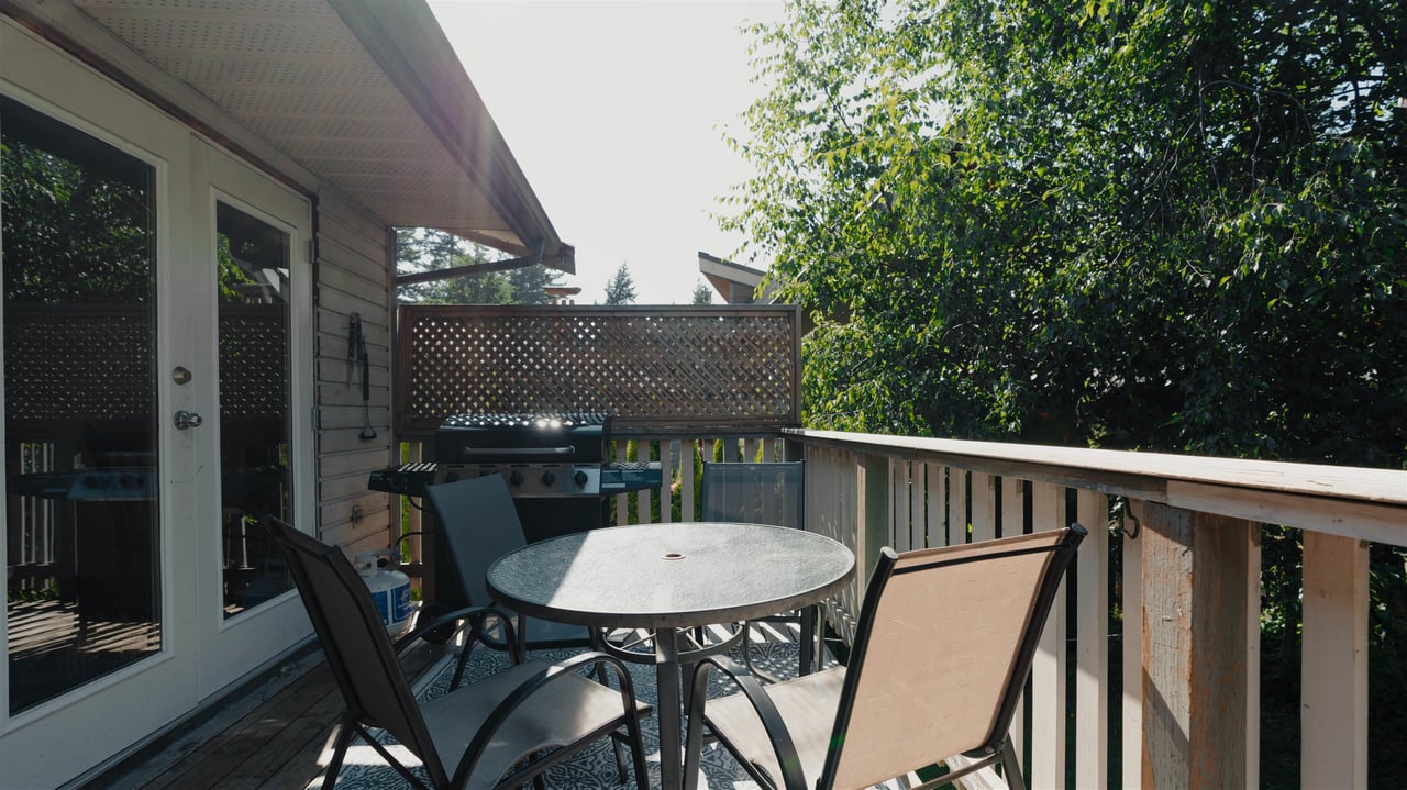 1124 Plateau Cres