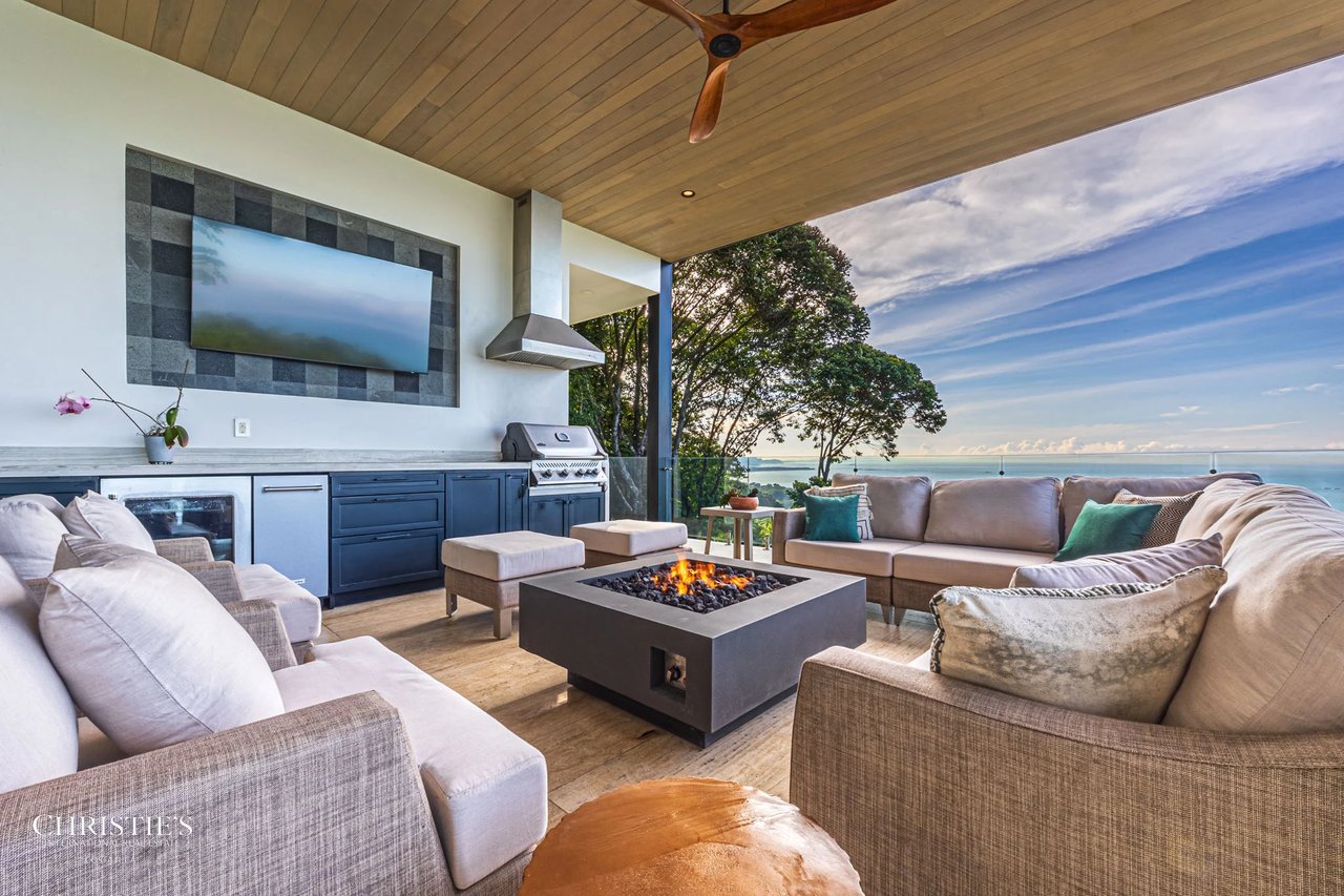 Majestic Cliff Residence Showcasing Spectacular Whitewater Views