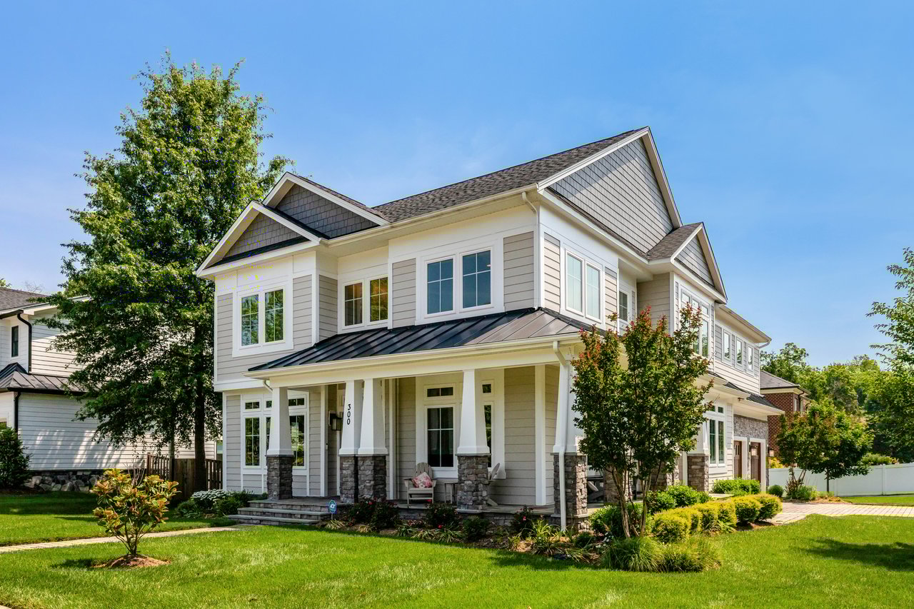 300 Jade Ct NW