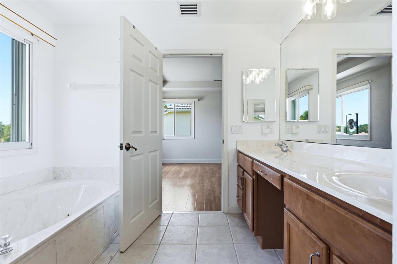 8113 Bautista Way